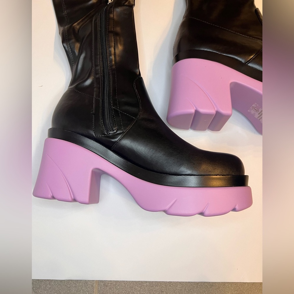 NWT Funky Chunky Lug Boots - Black & Lilac Knee-High Vinyl Platform Boots - Picture 2 of 11
